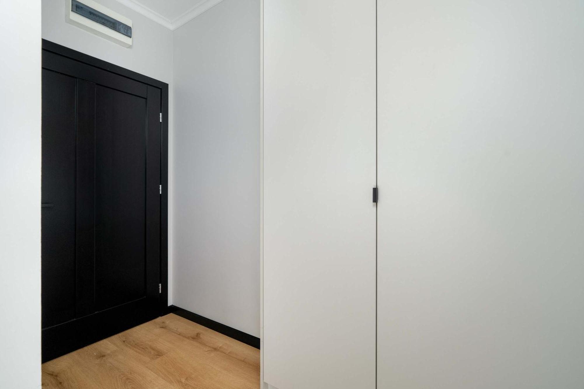 Apartment Modern Desk & Bedroom By Renters *