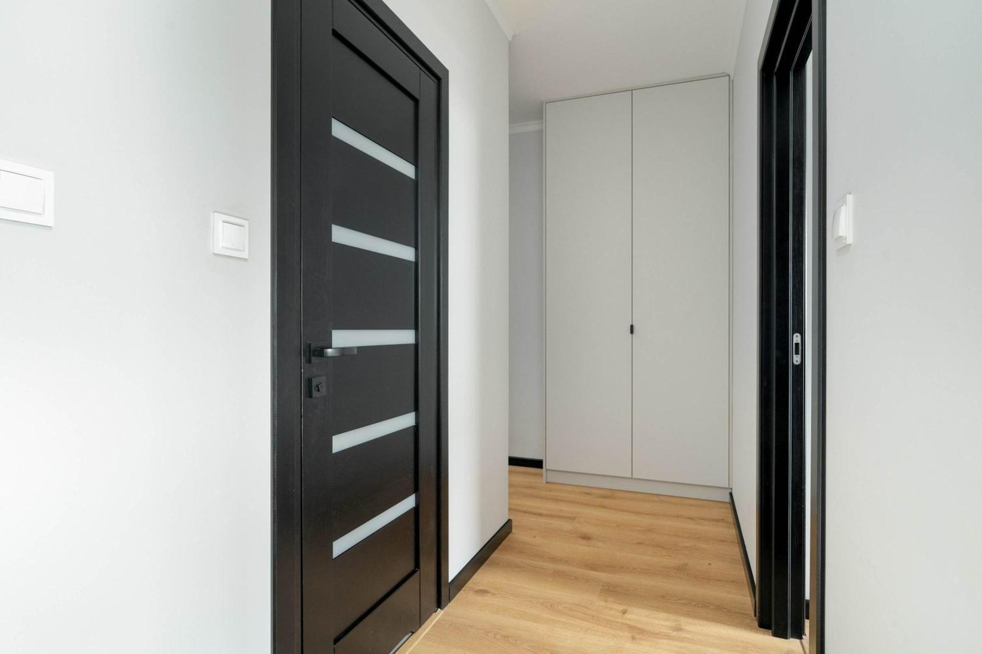 Apartment Modern Desk & Bedroom By Renters Poznan