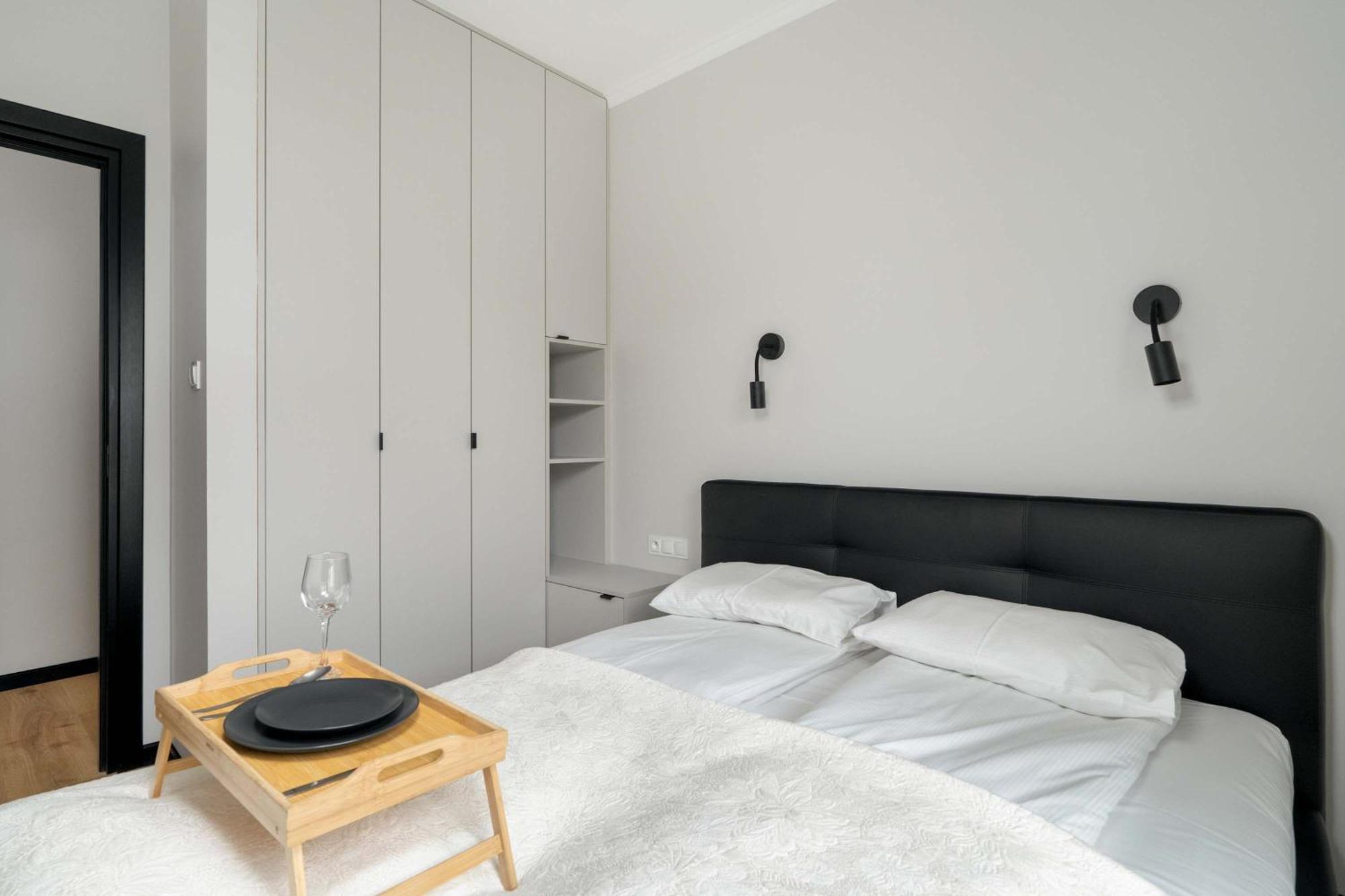 Apartment Modern Desk & Bedroom By Renters Poznan