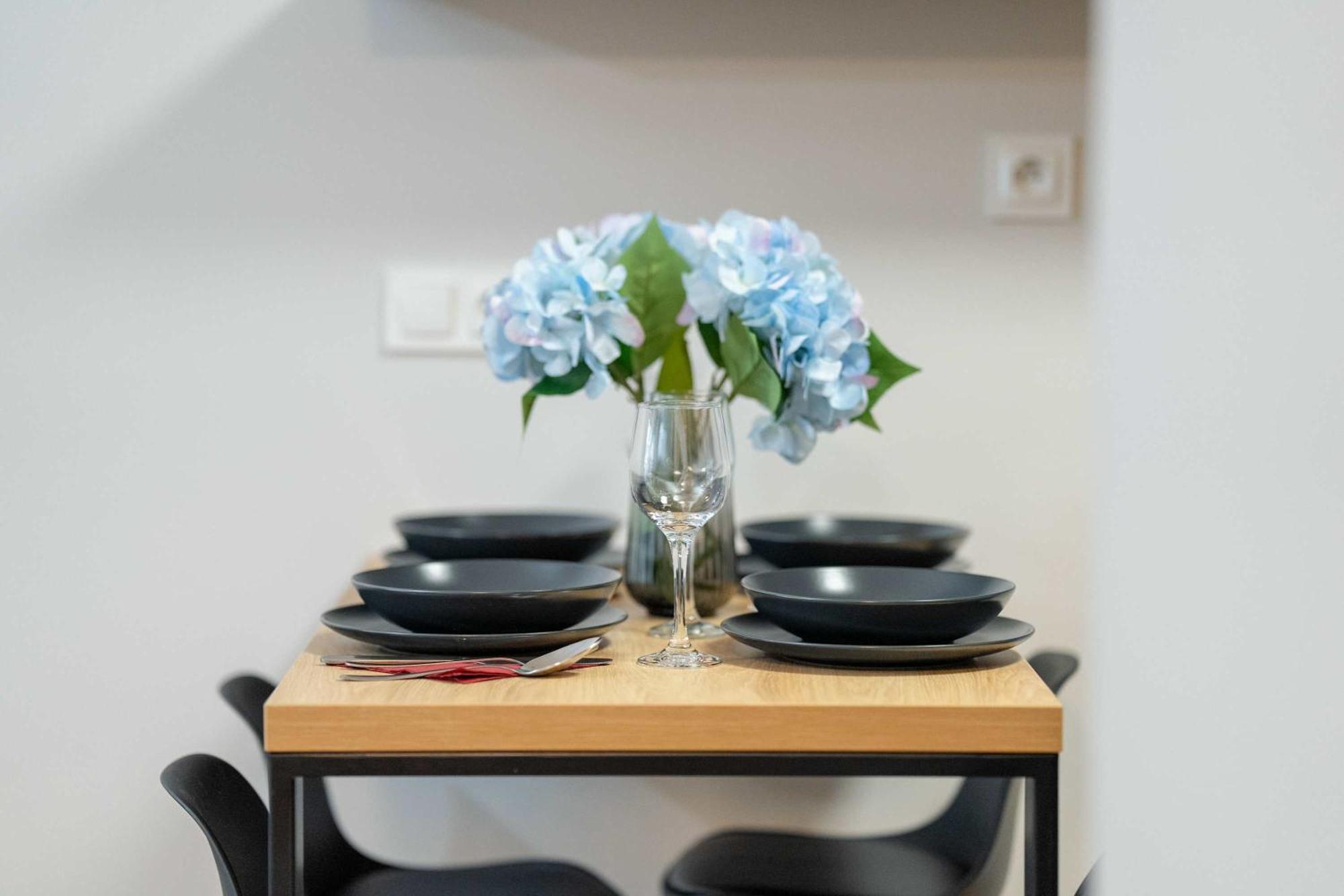 Modern Desk & Bedroom By Renters
